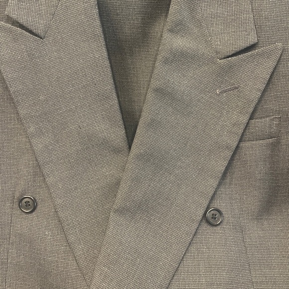 Mens gray suit jacket with matching trousers. - Picture 5 of 5
